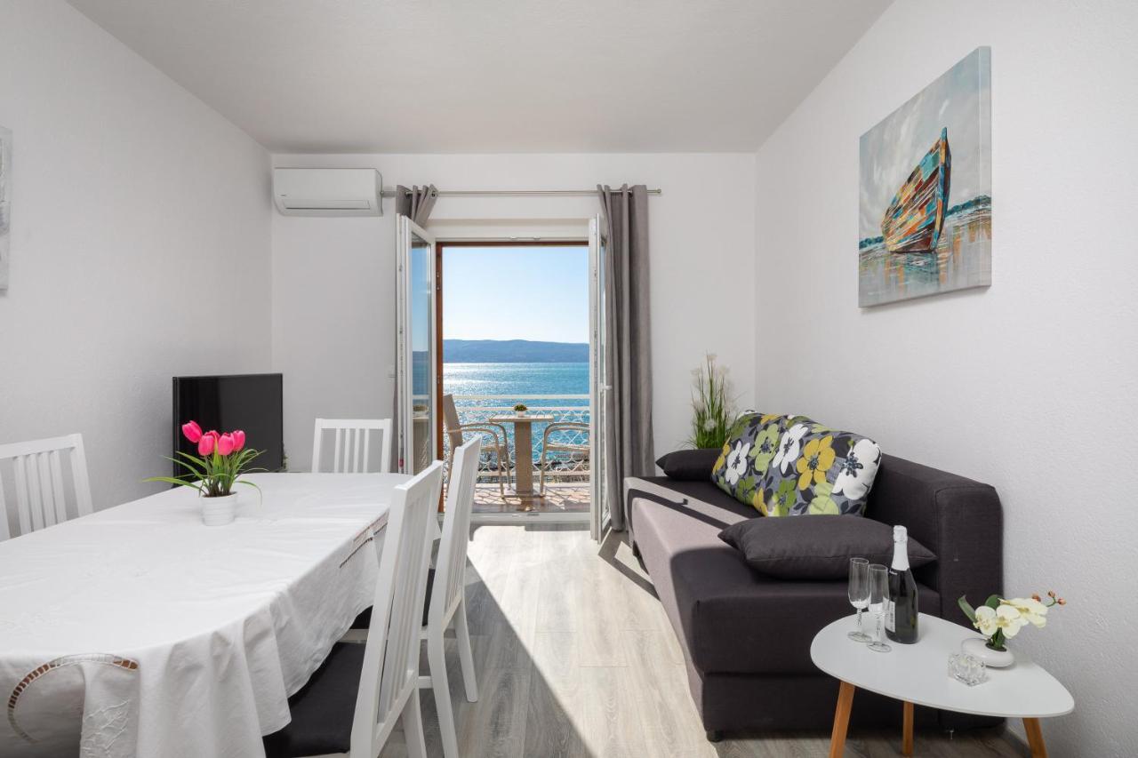 Apartments 20 Meters From The Beach Jesenice  Exterior foto
