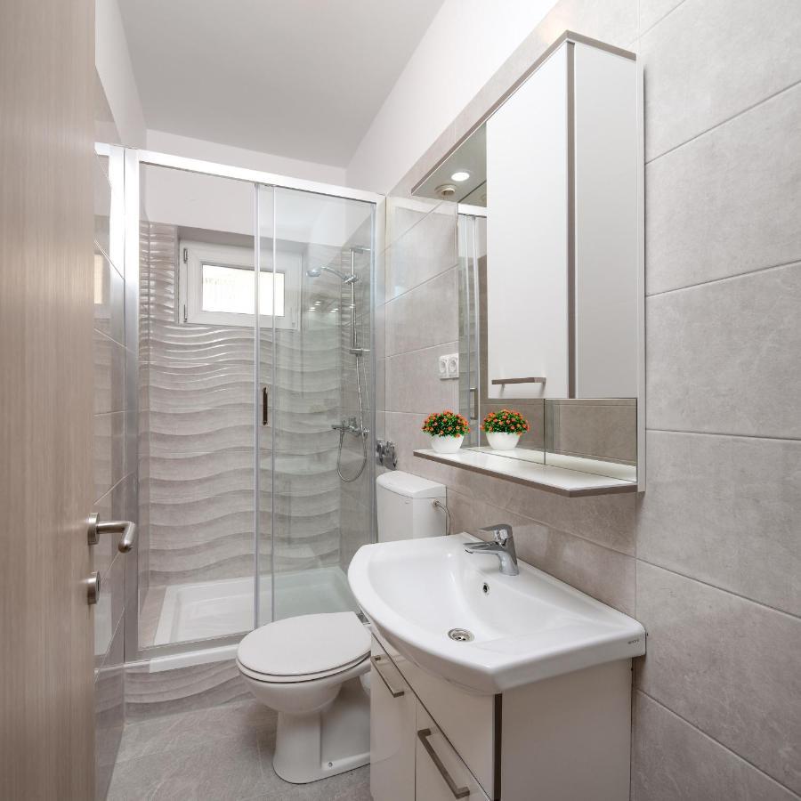 Apartments 20 Meters From The Beach Jesenice  Exterior foto