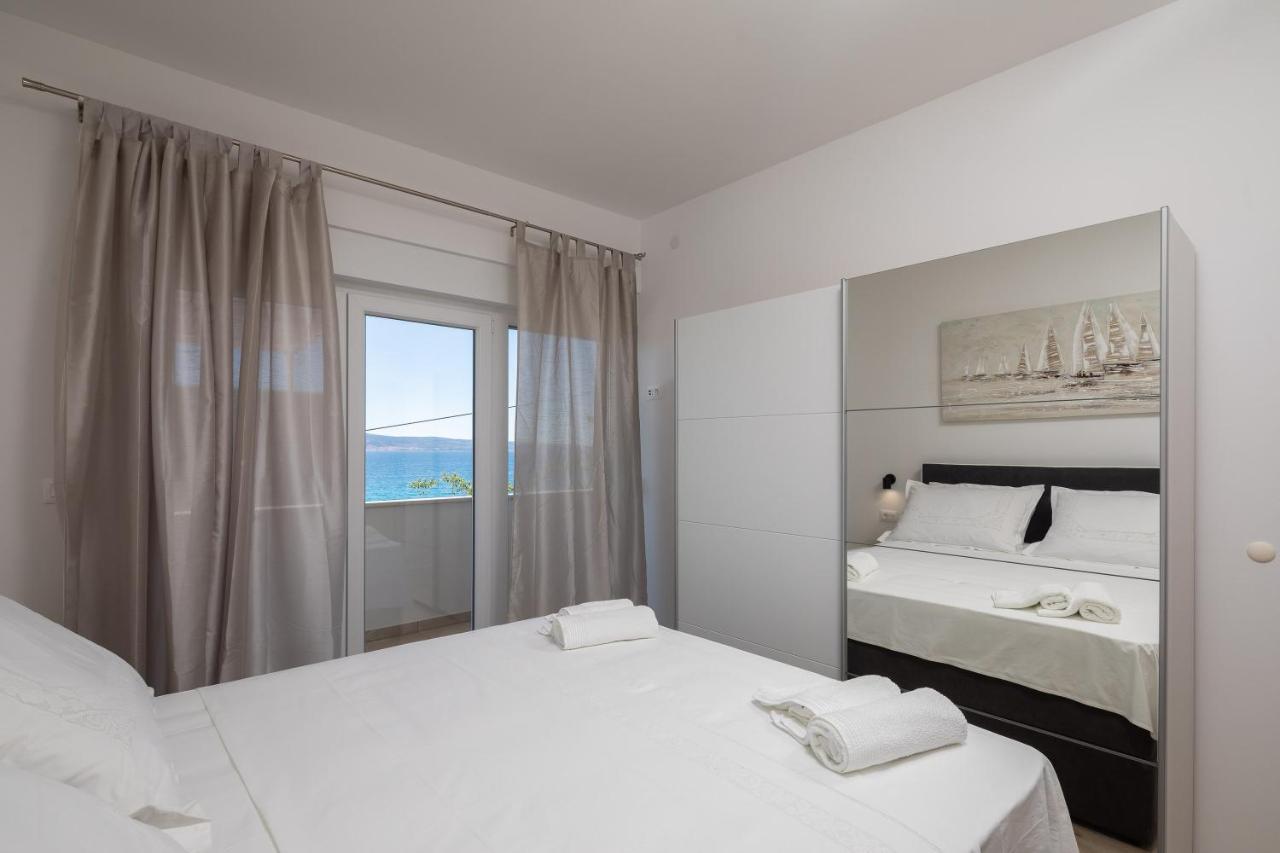Apartments 20 Meters From The Beach Jesenice  Zimmer foto